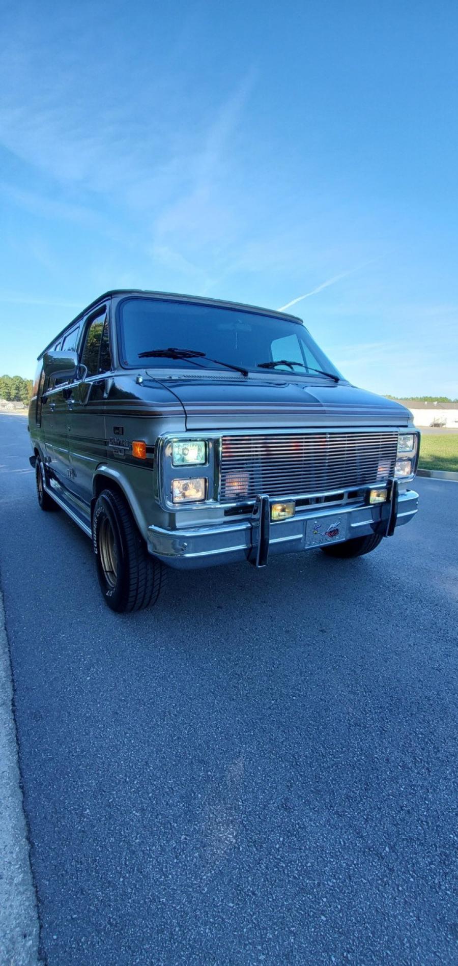  Chevrolet G20 Conversion Van  (CG21305) 1988 года  (фото 40 из 257)